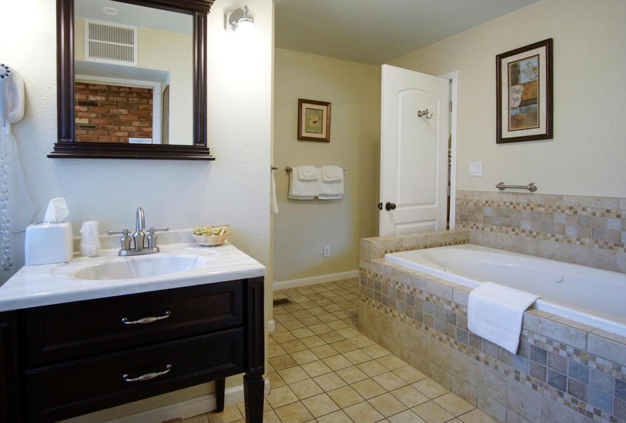 Charm Motel & Suites Burney Dış mekan fotoğraf