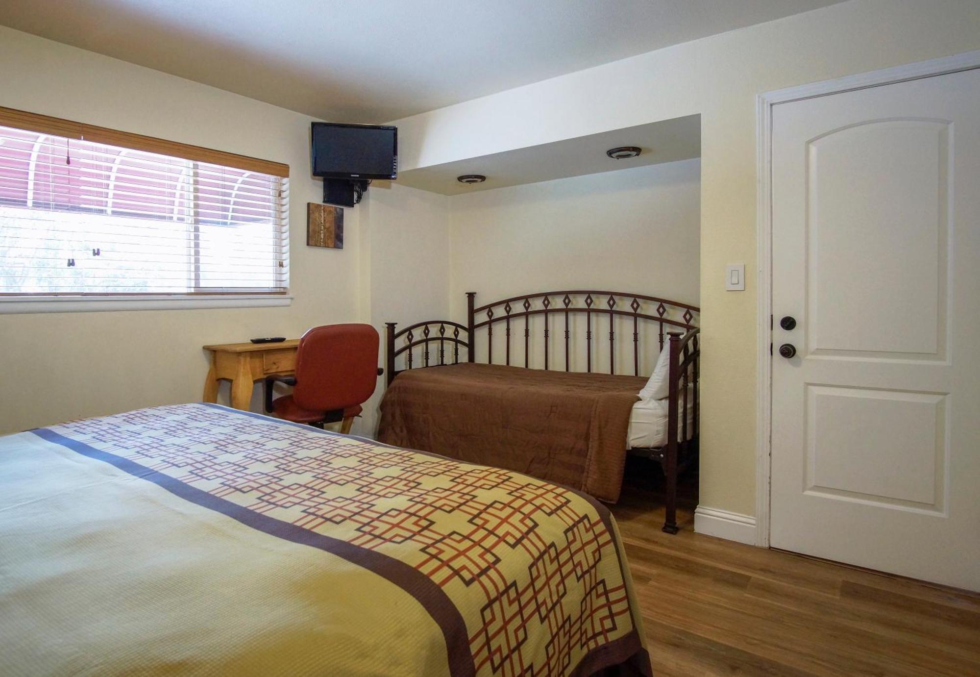 Charm Motel & Suites Burney Dış mekan fotoğraf