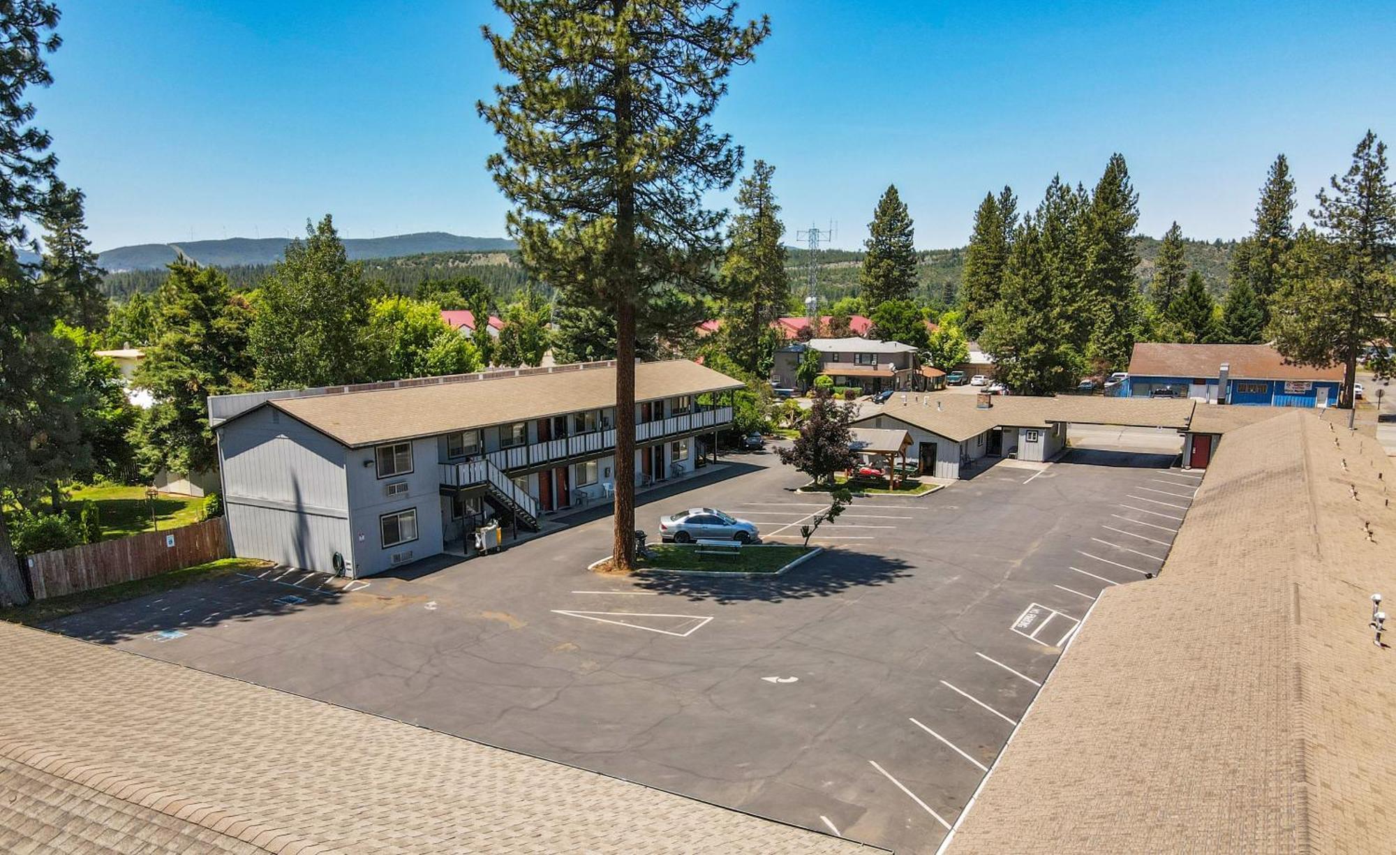 Charm Motel & Suites Burney Dış mekan fotoğraf