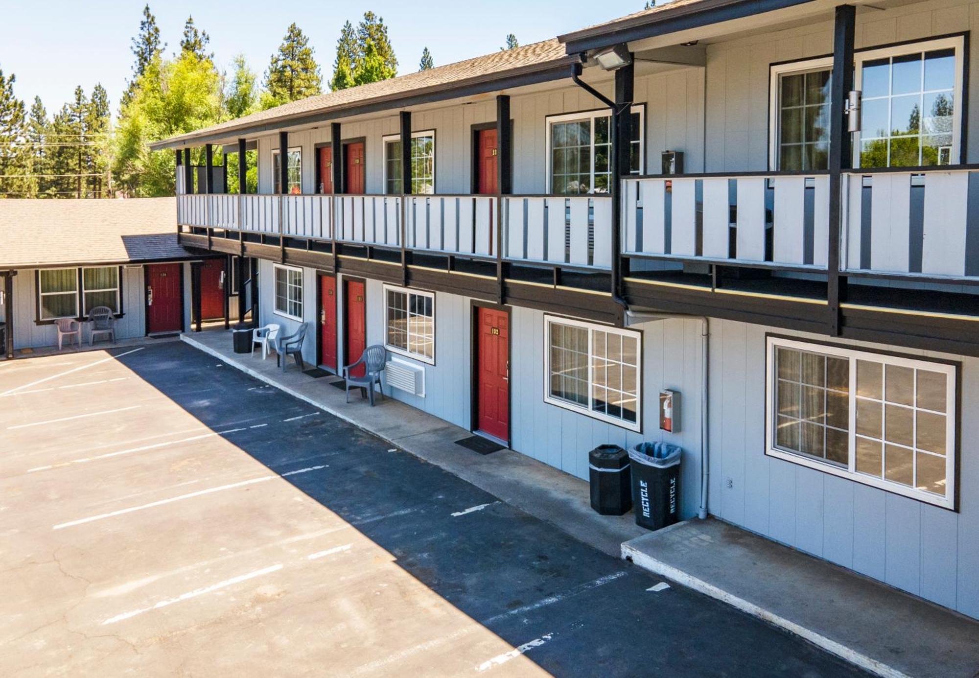 Charm Motel & Suites Burney Dış mekan fotoğraf