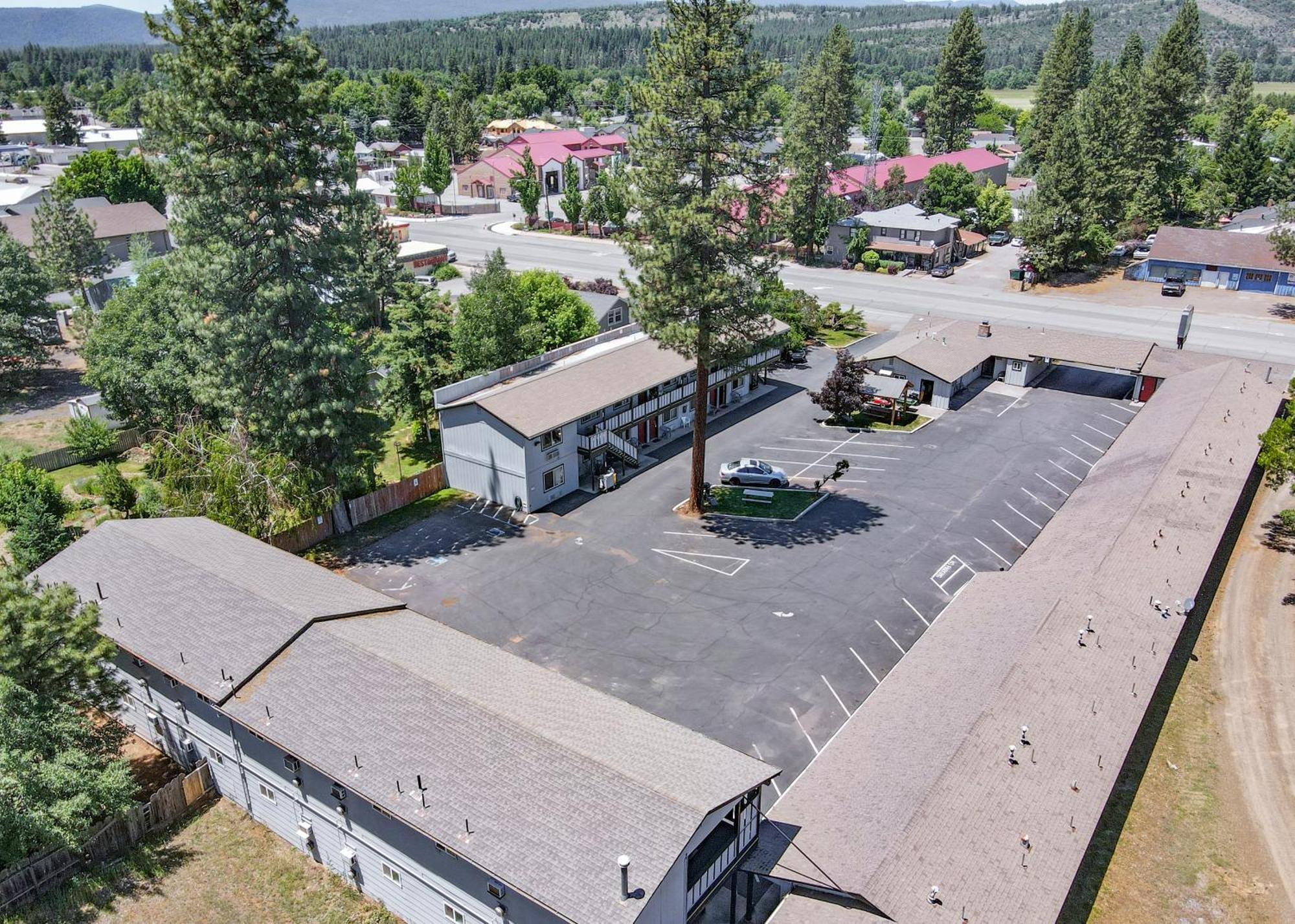 Charm Motel & Suites Burney Dış mekan fotoğraf