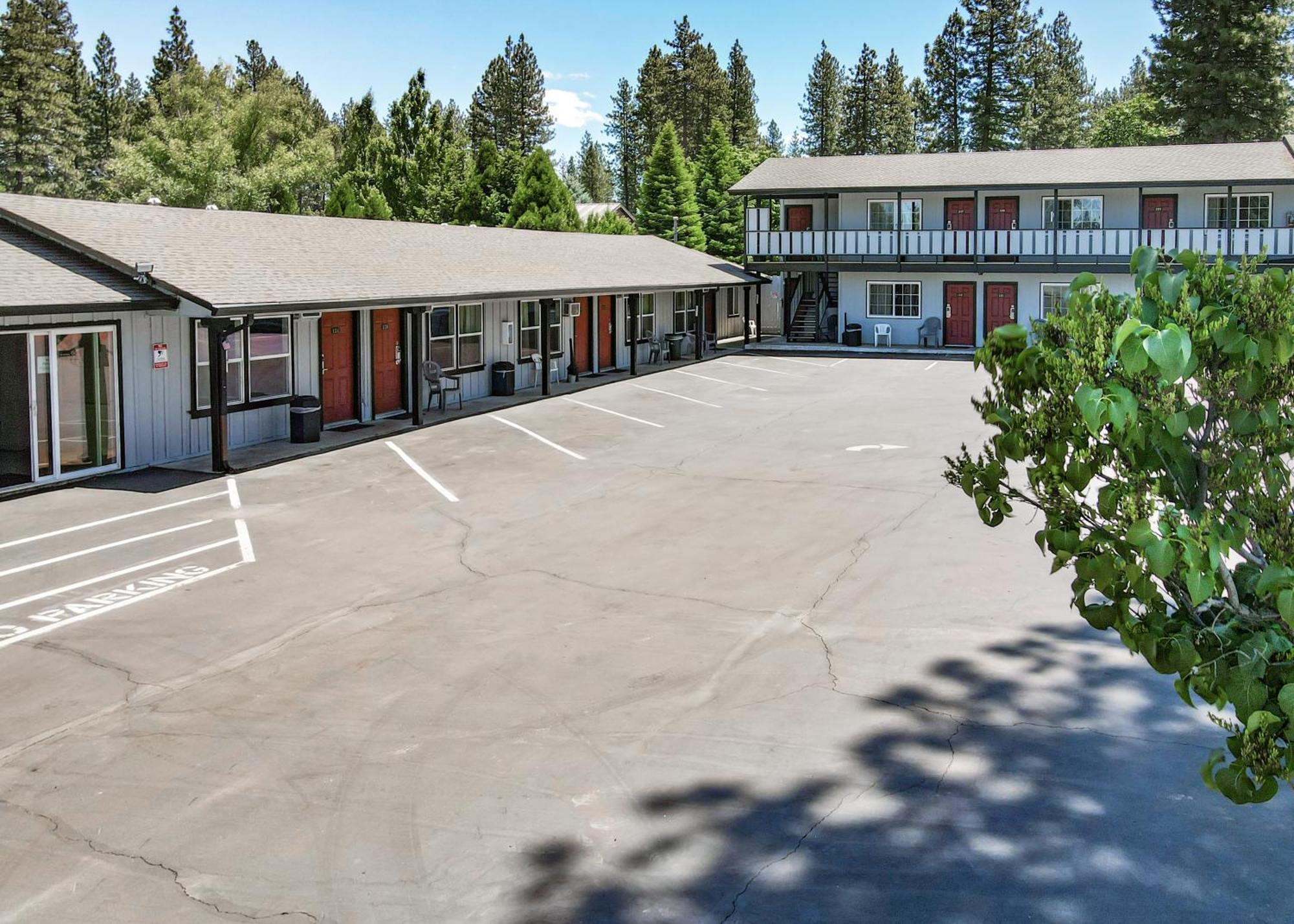 Charm Motel & Suites Burney Dış mekan fotoğraf