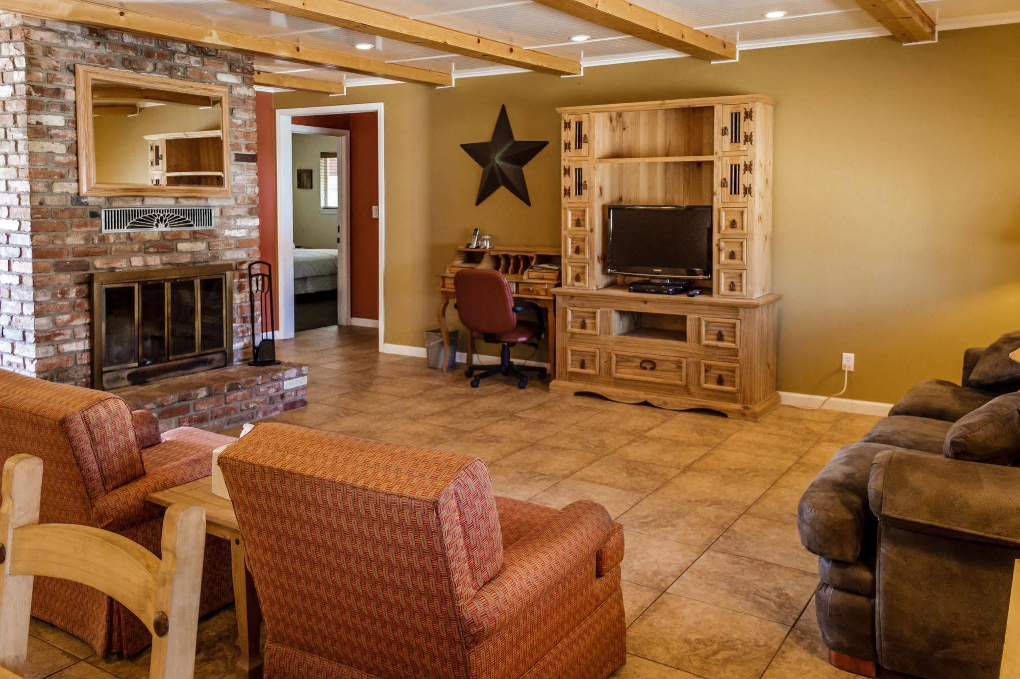 Charm Motel & Suites Burney Dış mekan fotoğraf
